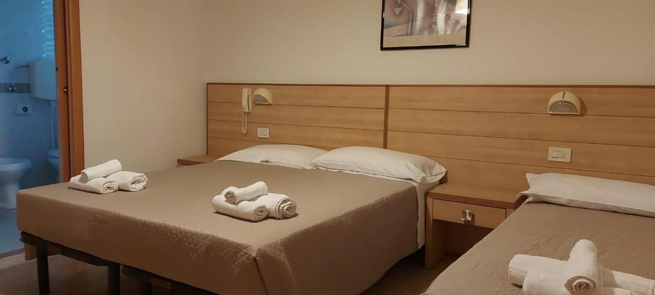 Hotel Brezza リミニ エクステリア 写真