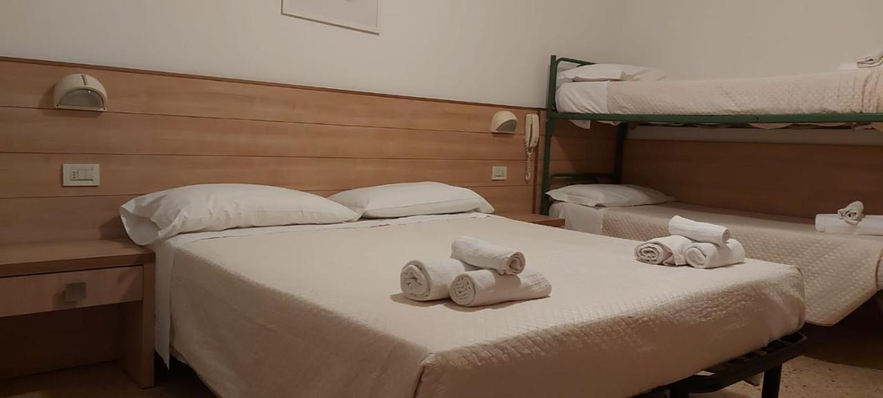 Hotel Brezza リミニ エクステリア 写真