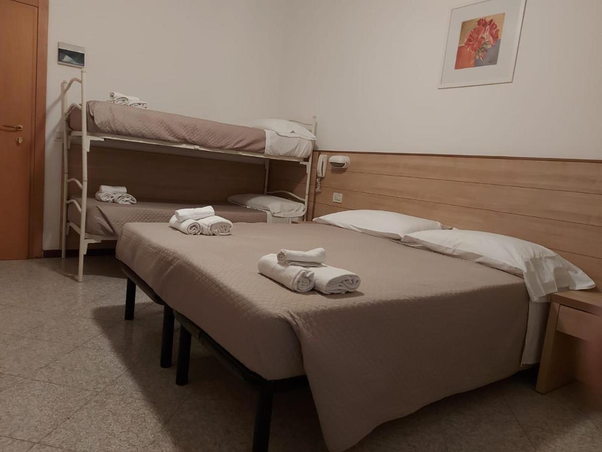 Hotel Brezza リミニ エクステリア 写真