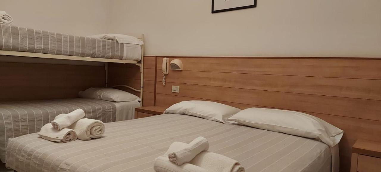 Hotel Brezza リミニ エクステリア 写真