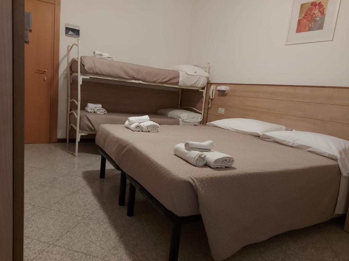 Hotel Brezza リミニ エクステリア 写真