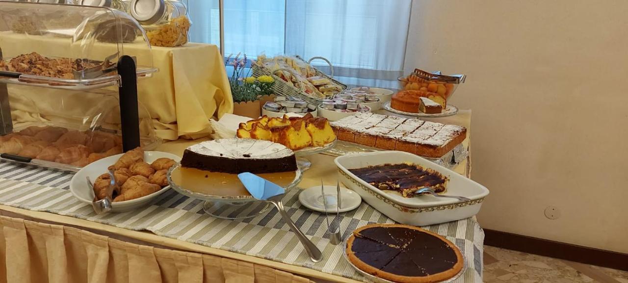 Hotel Brezza リミニ エクステリア 写真