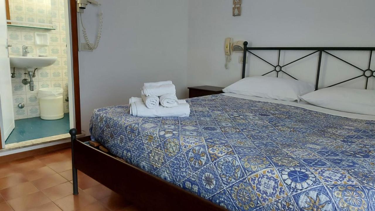 Hotel Brezza リミニ エクステリア 写真