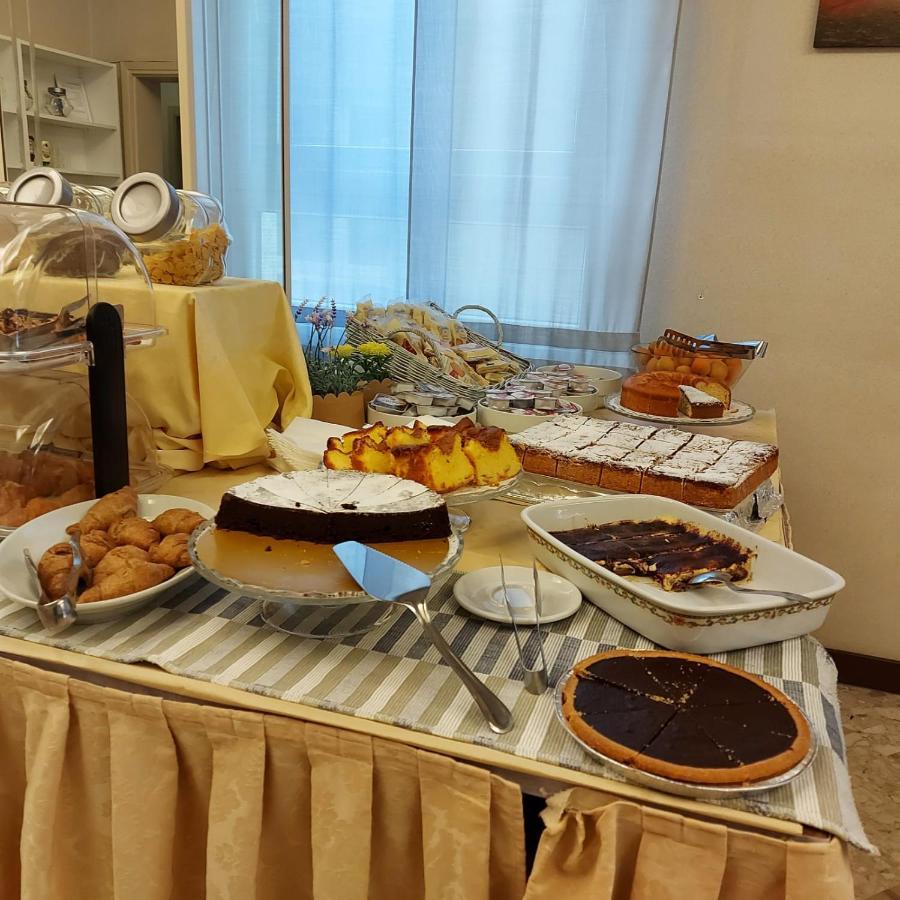 Hotel Brezza リミニ エクステリア 写真
