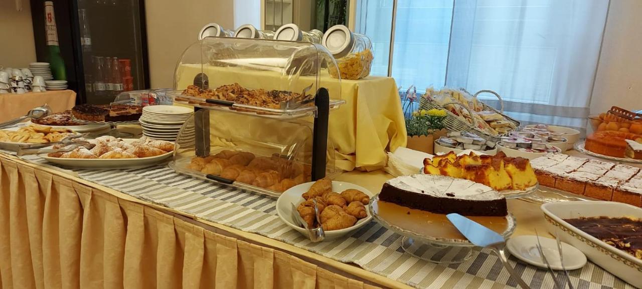 Hotel Brezza リミニ エクステリア 写真